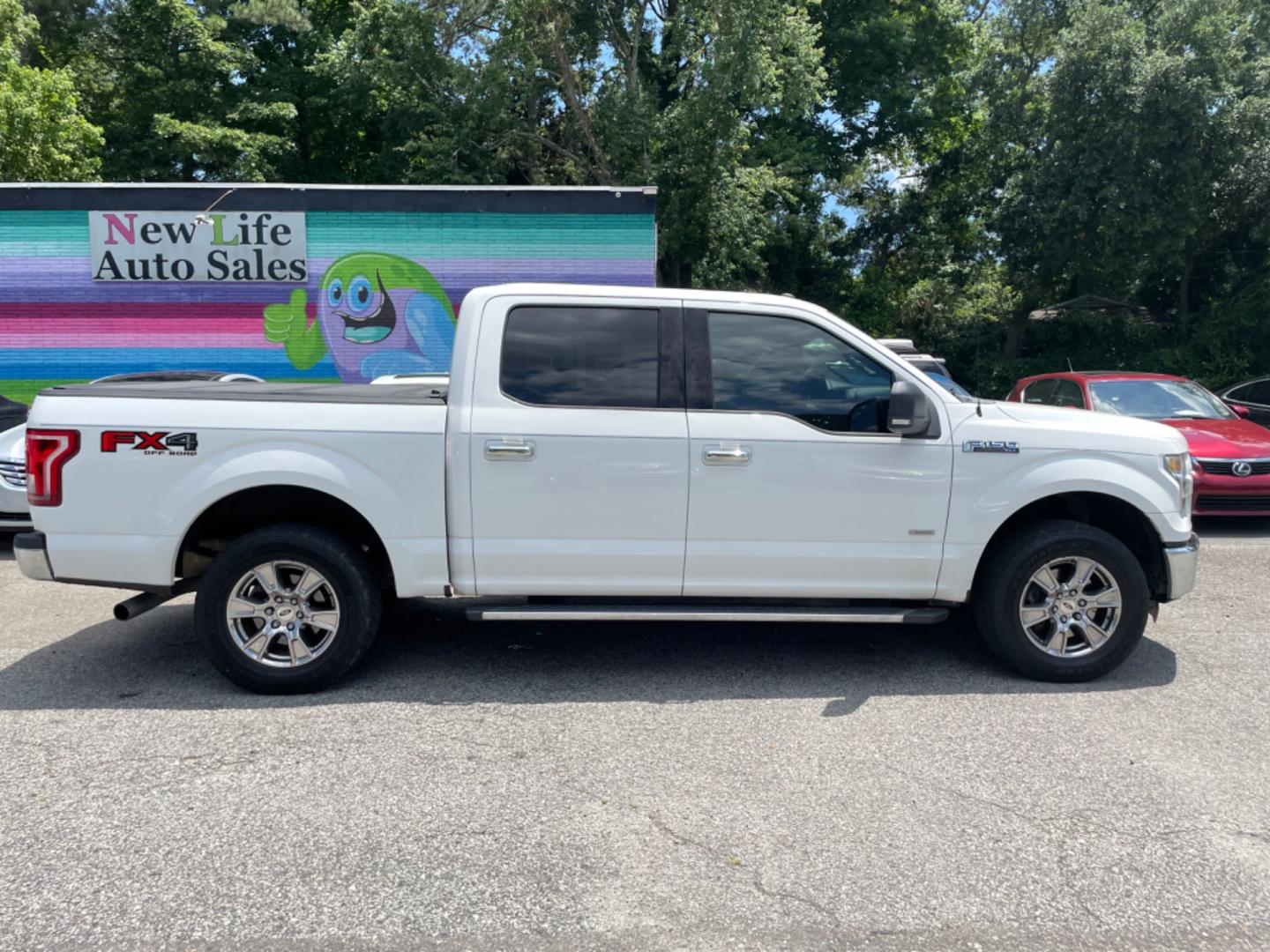 2016 WHITE FORD F-150 XLt (1FTEW1EP1GF) with an 2.7L engine, Automatic transmission, located at 5103 Dorchester Rd., Charleston, SC, 29418-5607, (843) 767-1122, 36.245171, -115.228050 - Photo#7